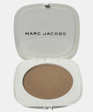 Marc Jacobs O!mega Bronze Pressed Powder Bronzer Coconut Tan-tastic 104